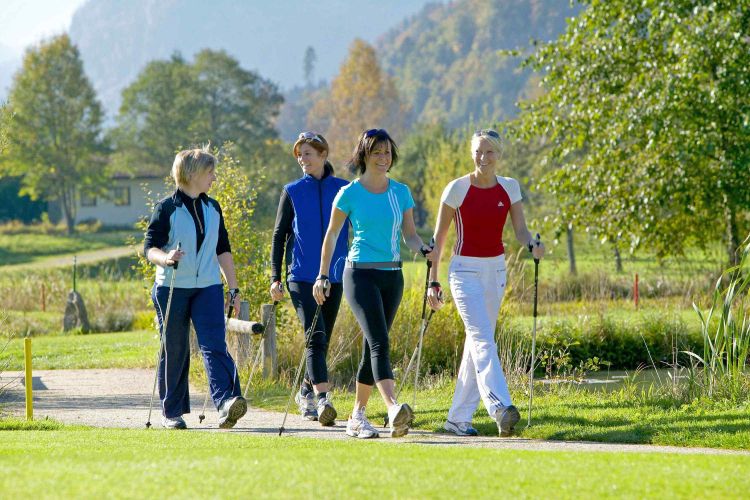Aktiv ab dem Bergbauernhof Gschosslehen Ramsau beim Nordic Walking